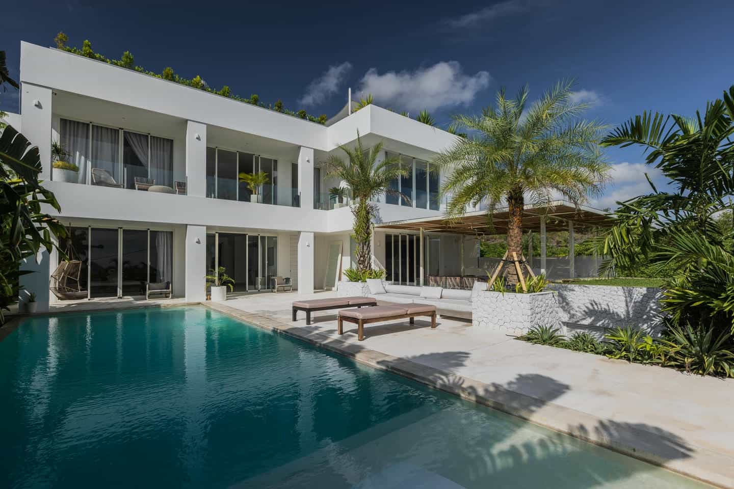 BEAUTIFUL AND LUXURY VILLA FOR SALE FREEHOLD IN BUKIT ULUWATU BE-1913 